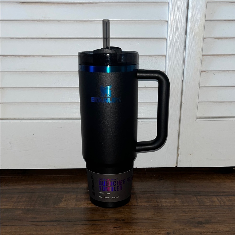 BRAND NEW (NWT) Black Chroma 30 oz Stanley Quencher H2.0 Flowstate